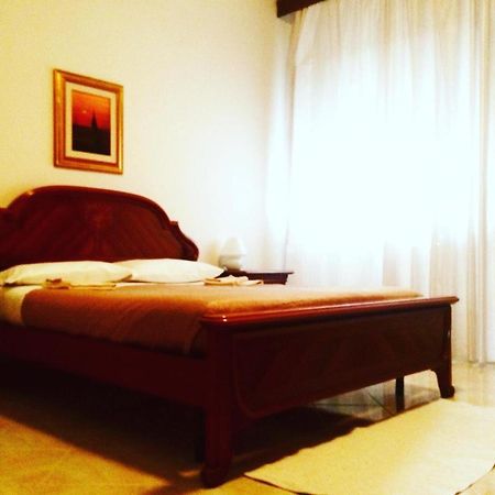 A Due Passi Rooms Ла-Маддалена Экстерьер фото